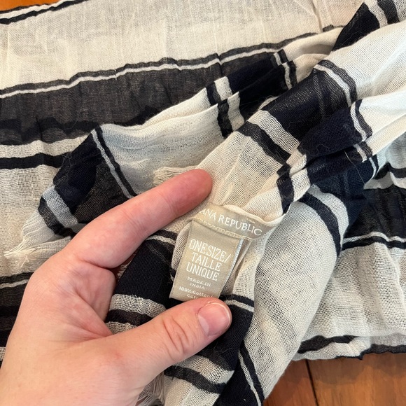 Banana republic striped scarf - Picture 4 of 4